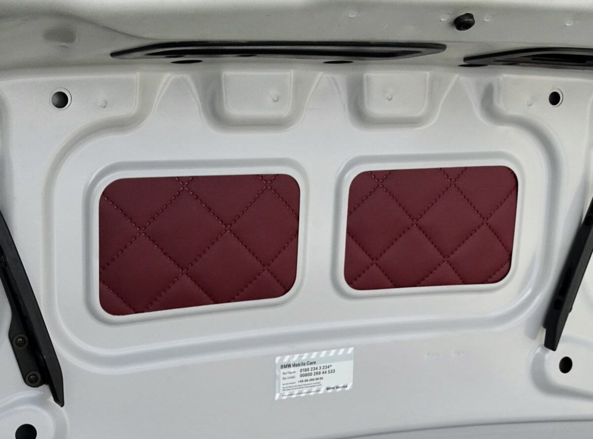 Kofferraumdeckel Verkleidung BMW Z4Weinrot mit Steppprägung Kofferraumdeckel Verkleidung BMW Z4Weinrot mit Steppprägung