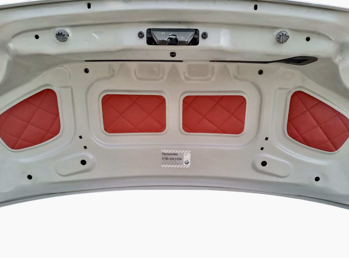 BMW Z4 Kofferraumdeckel Verkleidung Traumrot mit Steppprägung BMW Z4 Kofferraumdeckel Verkleidung Traumrot mit Steppprägung