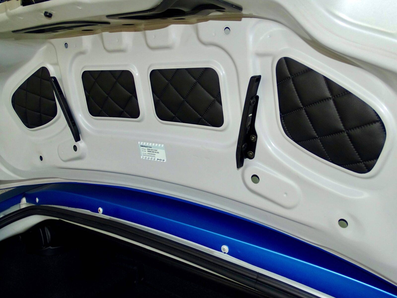 BMZ Z4 Kofferraum-Inlays Farbe Schwarz mit Steppprägung