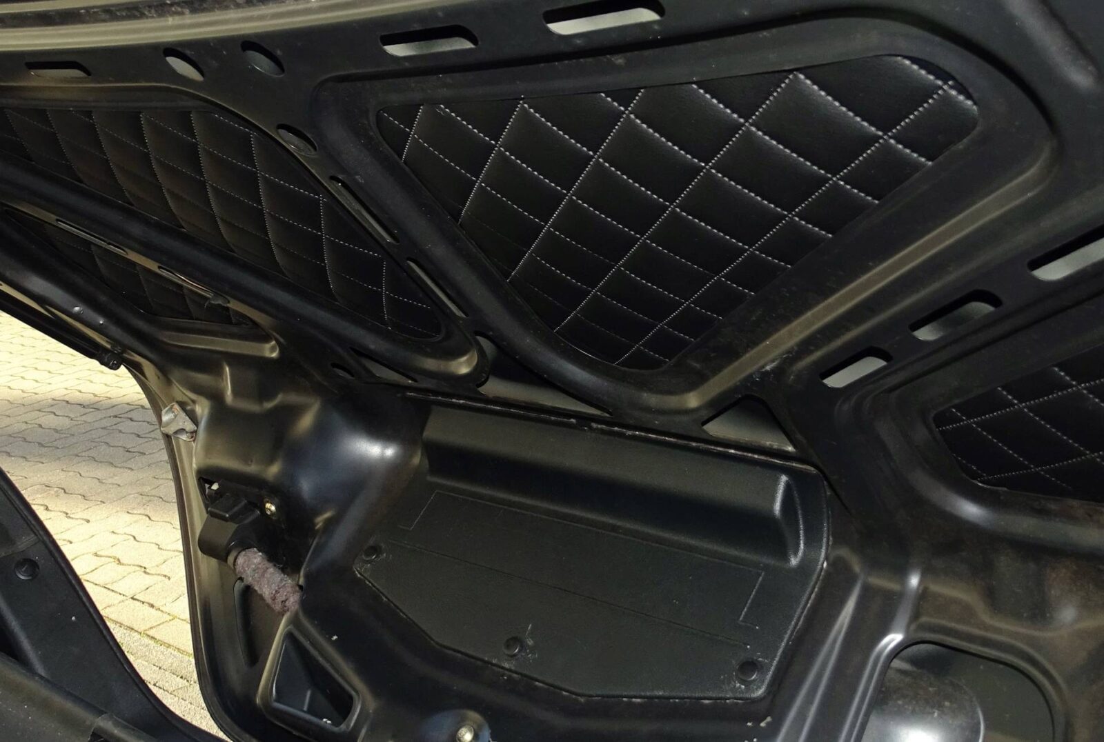 SLK R170 schwarze Kofferraum-Inlays mit Steppprägung