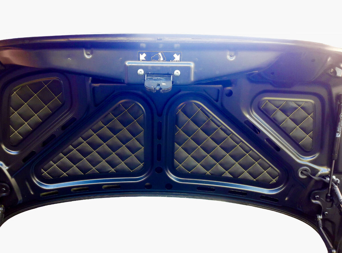 Kofferraumdeckel Verkleidung SLK R170 Schwarz mit gelber Ziernaht Kofferraumdeckel Verkleidung SLK R170 Schwarz mit gelber Ziernaht