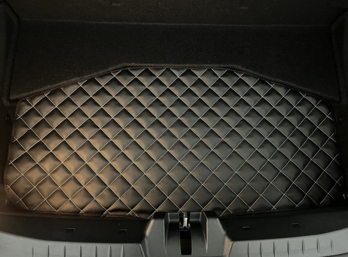 Mercedes SLK R171 Kofferraummatte Schwarz Ziernaht Silbergrau Mercedes SLK R171 Kofferraummatte Schwarz Ziernaht Silbergrau